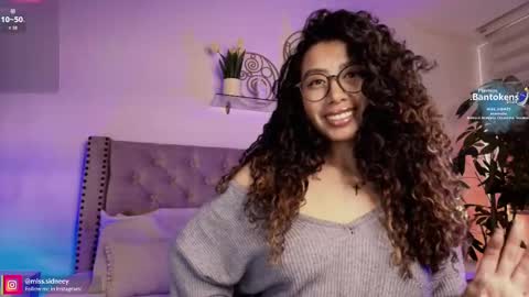 Snapshot of miss_sidney chatting on 10-06-25, 01:08 Amy Olivera online show from 10-06-25, 01:08