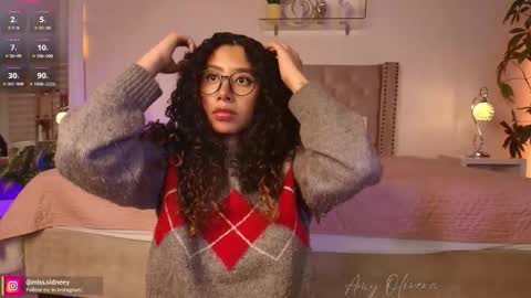 Snapshot of miss_sidney chatting on 10-22-25, 01:11 Amy Olivera online show from 10-22-25, 01:11