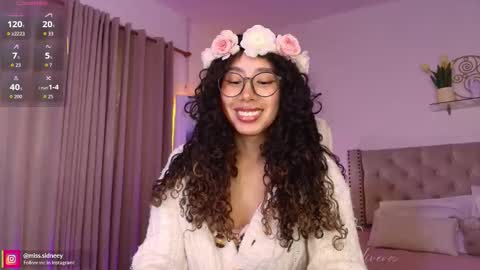 Snapshot of miss_sidney chatting on 10-24-25, 01:18 Amy Olivera online show from 10-24-25, 01:18