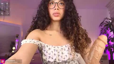 Snapshot of miss_sidney chatting on 11-04-25, 01:10 Amy Olivera online show from 11-04-25, 01:10