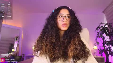Snapshot of miss_sidney chatting on 11-07-25, 01:22 Amy Olivera online show from 11-07-25, 01:22