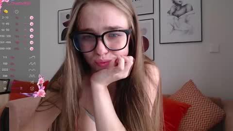 Snapshot of miss_sweetbb chatting on 03-07-25, 06:02 Bella online show from 03-07-25, 06:02