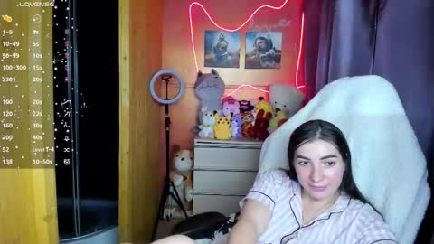 Snapshot of miss_tasy chatting on 10-07-25, 03:31 Melanie January 15th is my birthday there will be an interesting show online show from 10-07-25, 03:31