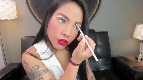 Snapshot of miss_vaiolette chatting on 02-25-25, 11:19 Vaiolette online show from 02-25-25, 11:19