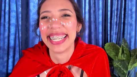 Miss Veronica online show from 10-31-25, 01:01