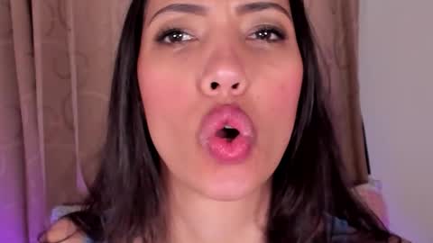 Snapshot of miss_veronica2 chatting on 02-05-26, 02:00 Miss Veronica online show from 02-05-26, 02:00