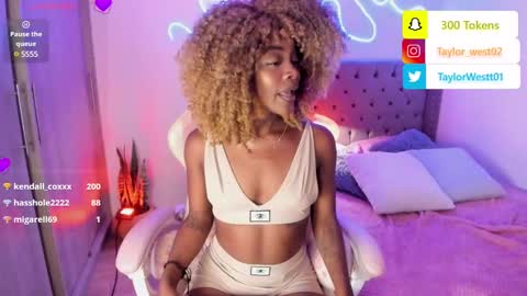 Tay Tay Independent Model   online show from 12-05-24, 08:33