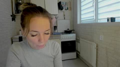 Snapshot of miss_you20 chatting on 10-16-25, 06:03 miss_you20 online show from 10-16-25, 06:03