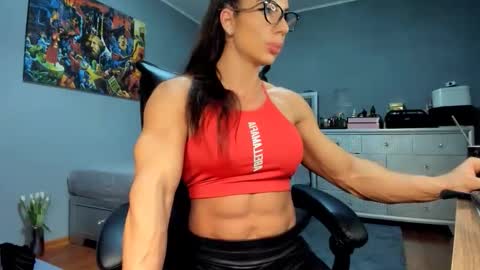 Alesyamuscledoll online show from 11-29-25, 09:51