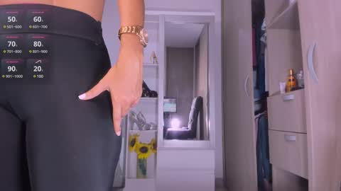 Snapshot of missameliah chatting on 03-04-25, 12:01 Ameliahs online show from 03-04-25, 12:01