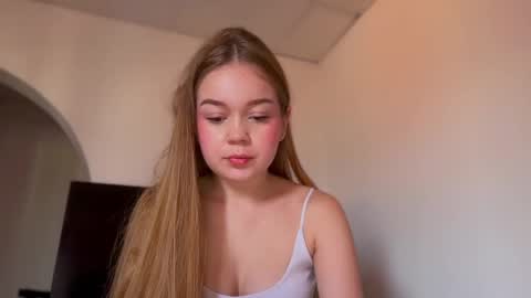 Snapshot of missameliah chatting on 09-10-25, 12:16 Ameliahs online show from 09-10-25, 12:16