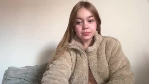 Snapshot of missameliah chatting on 11-01-25, 12:29 Ameliahs online show from 11-01-25, 12:29