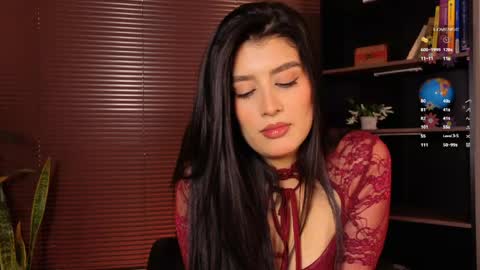 Snapshot of missatenea2 chatting on 05-29-26, 01:20 Laura online show from 05-29-26, 01:20