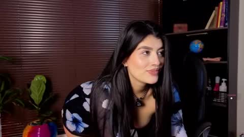 Laura online show from 07-17-26, 01:29