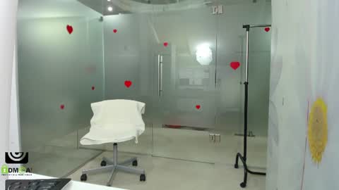 Snapshot of missdominna chatting on 06-13-26, 03:04 Miss Domina online show from 06-13-26, 03:04