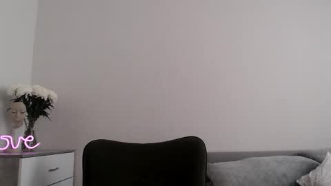 EMMA online show from 09-19-25, 02:40