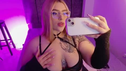 missevans_ online show from 01-15-26, 08:01