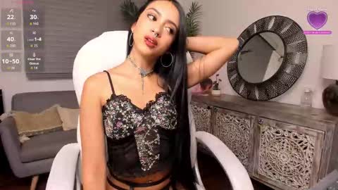 Amelia Leon online show from 11-24-25, 01:00
