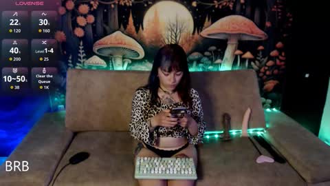 Snapshot of missfungi chatting on 10-01-25, 01:22 Luna online show from 10-01-25, 01:22