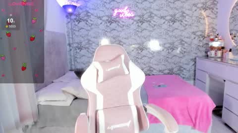 Gisell   Gigi online show from 02-11-26, 04:45