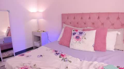 Melany Hiller online show from 10-08-25, 02:31