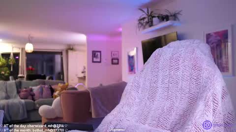 Snapshot of misshowl chatting on 02-16-25, 07:59 Lexi Bitch Tits Baked Goldfish Howl Miss Zero Remeber The First online show from 02-16-25, 07:59