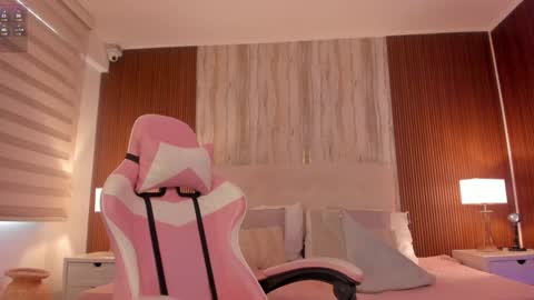 Bella Castillo online show from 12-27-24, 02:54