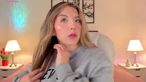 Bella Castillo online show from 09-19-25, 02:29