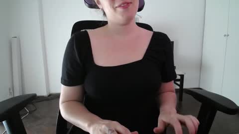 Snapshot of missivana777 chatting on 02-21-25, 05:42 Ivana online show from 02-21-25, 05:42