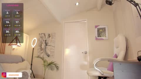 Ania online show from 10-30-25, 02:18