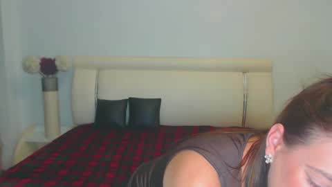 Snapshot of misskhloe chatting on 09-27-25, 02:27 Khloe online show from 09-27-25, 02:27