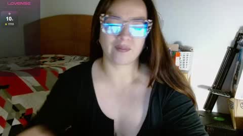 Snapshot of misslady__eva chatting on 01-30-25, 11:22 eva online show from 01-30-25, 11:22