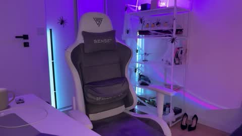 misslalii online show from 10-22-25, 05:13