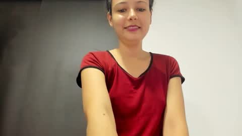 Snapshot of misslatinrose chatting on 09-21-25, 08:43 Rose online show from 09-21-25, 08:43