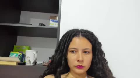 Snapshot of misslatinrose chatting on 10-11-25, 09:35 Rose online show from 10-11-25, 09:35