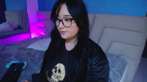 Miss Loise online show from 10-13-25, 01:27