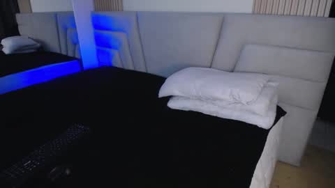 Miss Loise online show from 11-04-25, 03:38