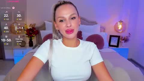 Snapshot of misslou_ chatting on 07-31-26, 05:29 Lou online show from 07-31-26, 05:29