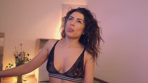 Snapshot of misslullu chatting on 01-31-25, 04:47 Lullu online show from 01-31-25, 04:47