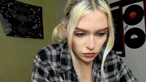 Miss Luna online show from 12-31-24, 04:16