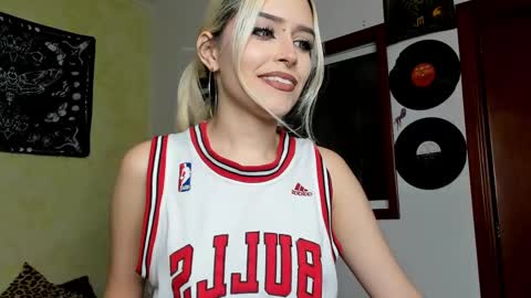 Miss Luna online show from 02-21-25, 08:16