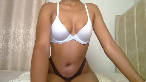Snapshot of misslunah1 chatting on 05-04-26, 11:12 lunah online show from 05-04-26, 11:12