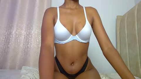 Snapshot of misslunah1 chatting on 05-06-26, 11:37 lunah online show from 05-06-26, 11:37