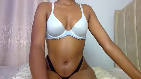 Snapshot of misslunah1 chatting on 05-15-26, 01:23 lunah online show from 05-15-26, 01:23