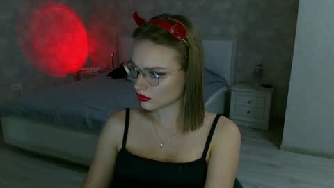 OneGoddess online show from 10-26-25, 04:13