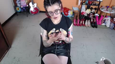 Miss Mia online show from 01-10-25, 07:11