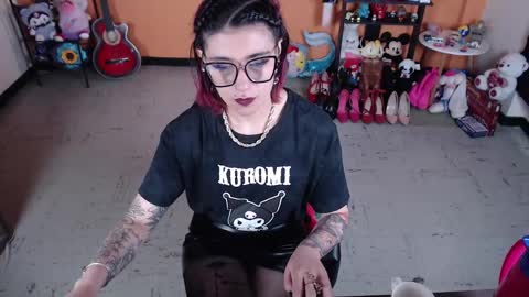 Miss Mia online show from 01-22-25, 05:17