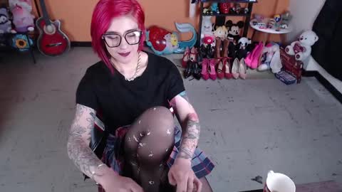 Miss Mia online show from 01-28-25, 04:08