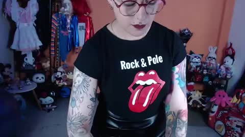 Snapshot of missmia2 chatting on 05-11-26, 04:15 Miss Mia online show from 05-11-26, 04:15