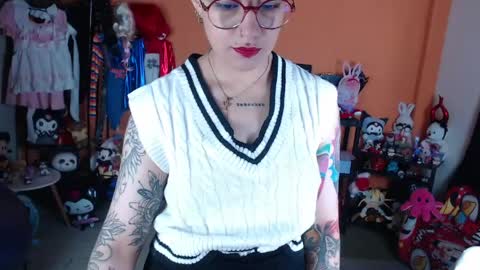 Snapshot of missmia2 chatting on 05-13-26, 01:19 Miss Mia online show from 05-13-26, 01:19